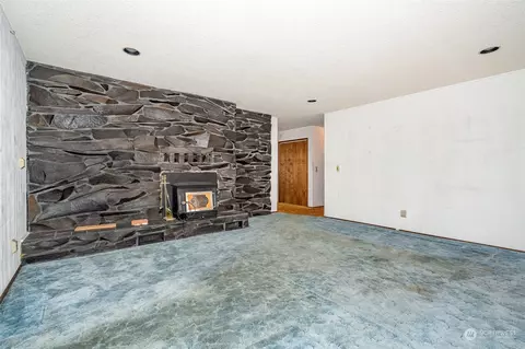 Living - 794 Nevil, Winlock, WA 98596 photo 1 of 7