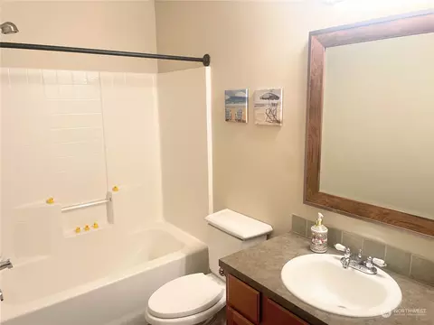 Bath - 18730 18th Ave E, Spanaway, WA 98387 photo 3 of 3