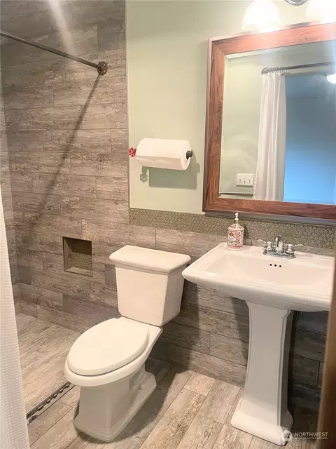 Bath - 18730 18th Ave E, Spanaway, WA 98387 photo 2 of 3