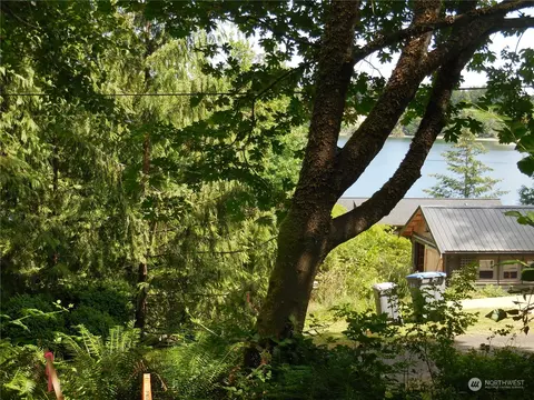 160 E Barbary Dr, Grapeview, WA 98546