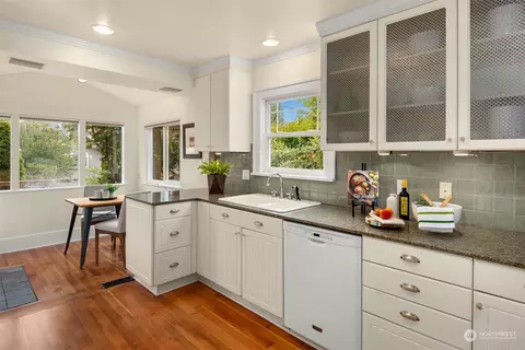5651 Keystone Pl N, Seattle, WA 98103 photo 9