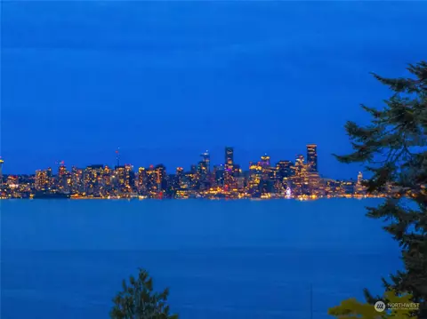 10807 Bill Point Vw NE, Bainbridge Island, WA 98110