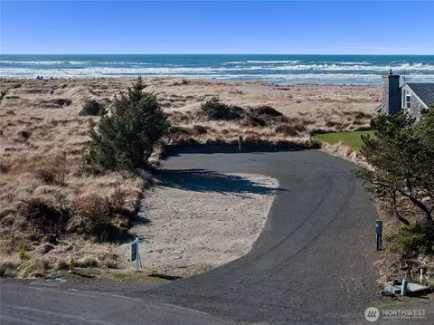 33711 G St, Ocean Park, WA 98640