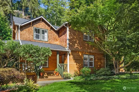 8193 NE Mabrey Ln, Bainbridge Island, WA 98110