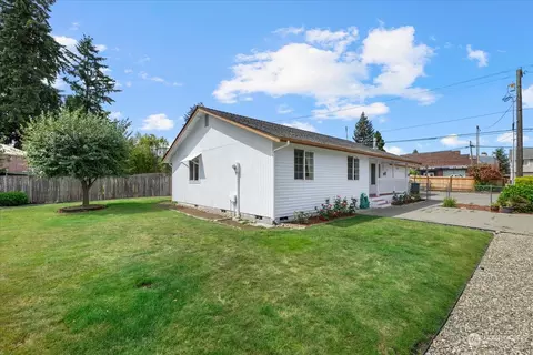 Exterior - 1318 E Casino Rd, Everett, WA 98203 photo 2 of 7