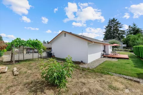 Exterior - 1318 E Casino Rd, Everett, WA 98203 photo 6 of 7