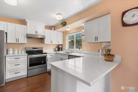 Kitchen - 1318 E Casino Rd, Everett, WA 98203 photo 2 of 3