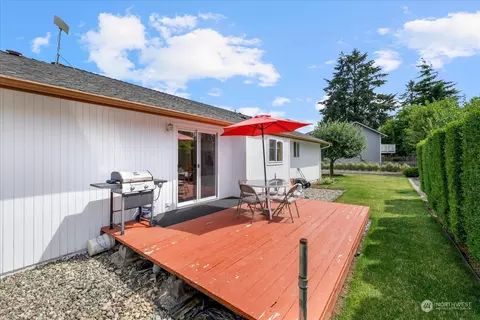 Exterior - 1318 E Casino Rd, Everett, WA 98203 photo 5 of 7