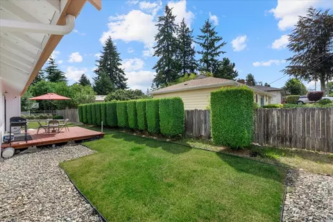 Exterior - 1318 E Casino Rd, Everett, WA 98203 photo 4 of 7