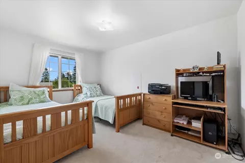 Bedroom - 1318 E Casino Rd, Everett, WA 98203 photo 3 of 4