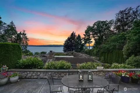 1060 Waverly Way, Kirkland, WA 98033