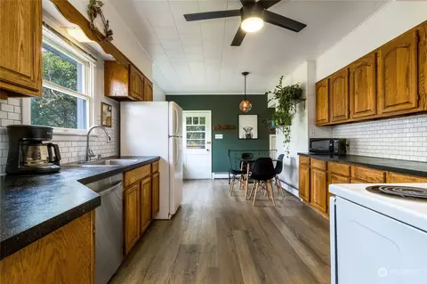 Kitchen - 603 E Maple St, Walla Walla, WA 99362 photo 1 of 3
