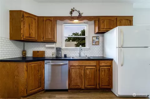 Kitchen - 603 E Maple St, Walla Walla, WA 99362 photo 3 of 3
