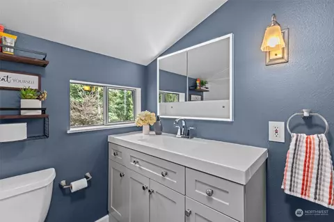 Bath - 119 E Jonathan Rd, Bothell, WA 98012 photo 2 of 2