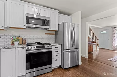 Kitchen - 119 E Jonathan Rd, Bothell, WA 98012 photo 3 of 4