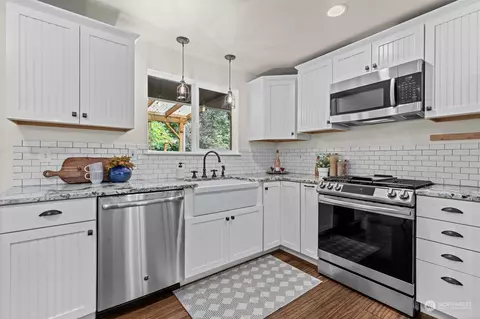 Kitchen - 119 E Jonathan Rd, Bothell, WA 98012 photo 2 of 4