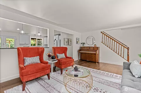 Living - 119 E Jonathan Rd, Bothell, WA 98012 photo 4 of 4