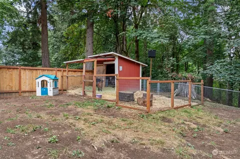 Exterior - 119 E Jonathan Rd, Bothell, WA 98012 photo 6 of 10