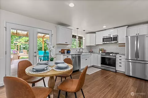 Kitchen - 119 E Jonathan Rd, Bothell, WA 98012 photo 4 of 4
