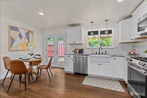 Kitchen - 119 E Jonathan Rd, Bothell, WA 98012 photo 1 of 4