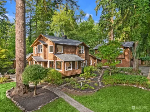 15070 Komedal Rd NE, Bainbridge Island, WA 98110