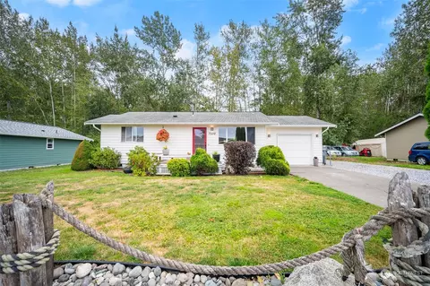 7032 Helweg Ln, Blaine, WA 98230