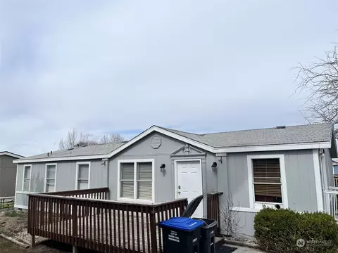 900 N Grape Dr #16, Moses Lake, WA 98837