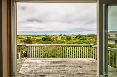 973 S Sand Dune Ave SW, Ocean Shores, WA 98569
