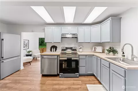 Kitchen - 5912 208th St E, Spanaway, WA 98387 photo 1 of 3