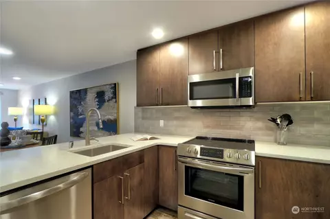 7323 Sand Point Way NE #105, Seattle, WA 98115