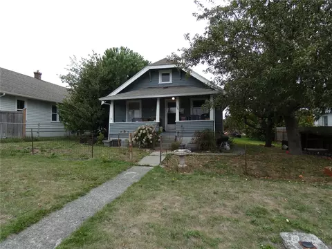 1204 14th St, Anacortes, WA 98221