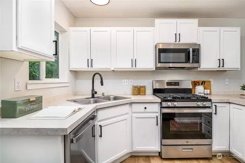 Kitchen - 9514 16th Dr W, Everett, WA 98204 photo 2 of 4