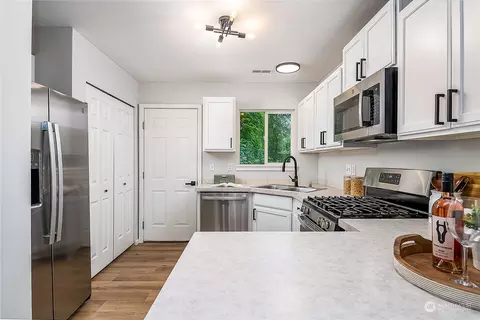 Kitchen - 9514 16th Dr W, Everett, WA 98204 photo 4 of 4