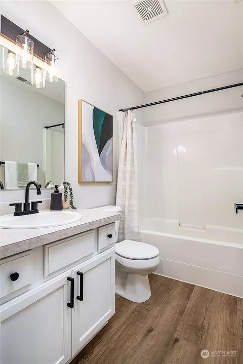 Bath - 9514 16th Dr W, Everett, WA 98204 photo 2 of 2
