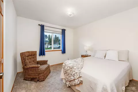 Bedroom - 1533 E 33rd St, Bremerton, WA 98310 photo 2 of 3