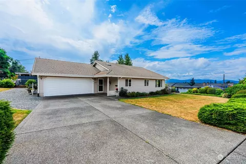 Exterior - 1533 E 33rd St, Bremerton, WA 98310 photo 2 of 10