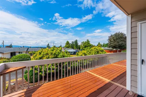 Exterior - 1533 E 33rd St, Bremerton, WA 98310 photo 10 of 10
