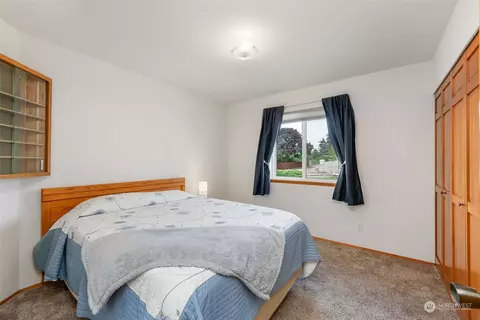 Bedroom - 1533 E 33rd St, Bremerton, WA 98310 photo 3 of 3