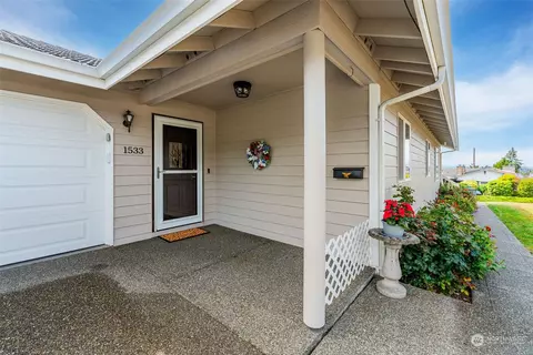 Exterior - 1533 E 33rd St, Bremerton, WA 98310 photo 6 of 10