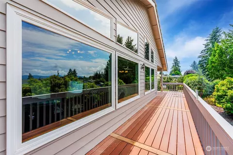 Exterior - 1533 E 33rd St, Bremerton, WA 98310 photo 8 of 10