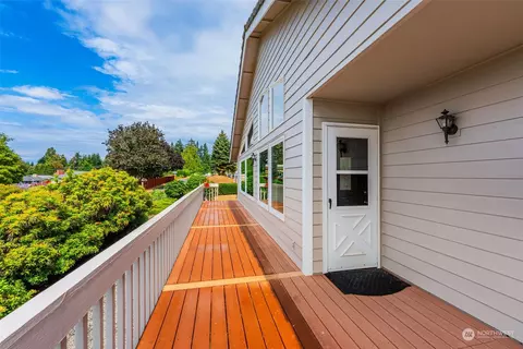 Exterior - 1533 E 33rd St, Bremerton, WA 98310 photo 9 of 10