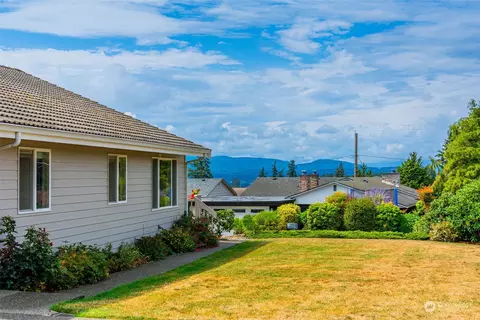 Exterior - 1533 E 33rd St, Bremerton, WA 98310 photo 5 of 10