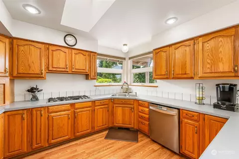 Kitchen - 1533 E 33rd St, Bremerton, WA 98310 photo 2 of 3
