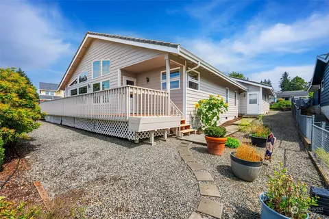Exterior - 1533 E 33rd St, Bremerton, WA 98310 photo 7 of 10