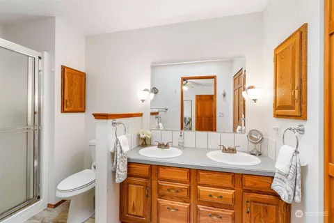 Bath - 1533 E 33rd St, Bremerton, WA 98310 photo 1 of 2