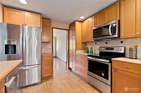 Kitchen - 5717 Cady Rd, Everett, WA 98203 photo 3 of 5