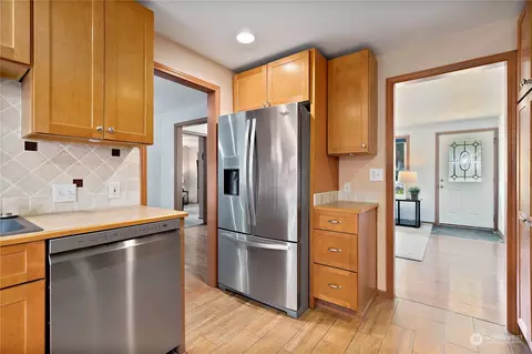 Kitchen - 5717 Cady Rd, Everett, WA 98203 photo 4 of 5