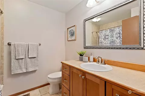 Bath - 5717 Cady Rd, Everett, WA 98203 photo 3 of 3