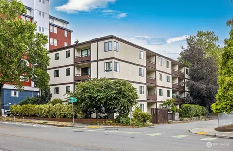 2100 N 106th St #202, Seattle, WA 98133