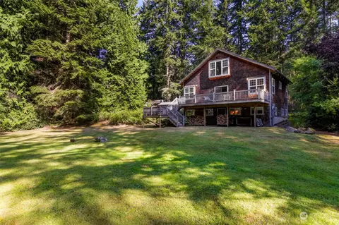 7685 Cultus Bay Rd, Clinton, WA 98236